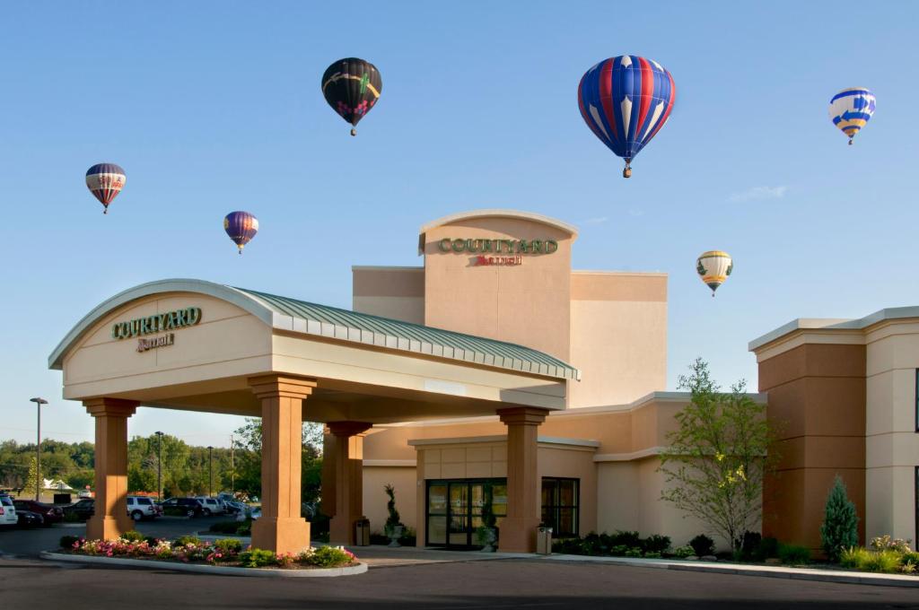 Courtyard by Marriott Canton - main image