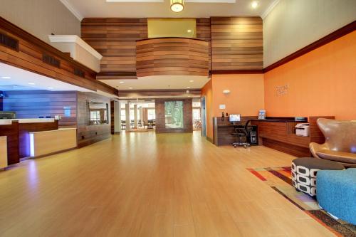 Fairfield Inn & Suites by Marriott Charleston North/Ashley Phosphate - image 3