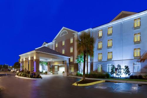 Holiday Inn Express Hotel & Suites Charleston-Ashley Phosphate an IHG Hotel - main image