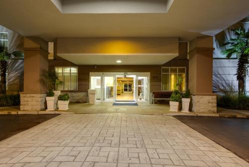 Holiday Inn Express Hotel & Suites Charleston-Ashley Phosphate an IHG Hotel - image 4