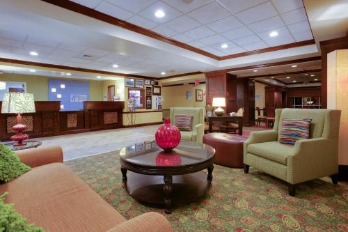 Holiday Inn Express Hotel & Suites Charleston-Ashley Phosphate an IHG Hotel - image 5