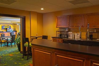 Fairfield Inn & Suites by Marriott Charleston Airport/Convention Center - image 2