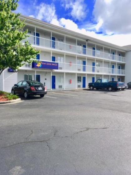 Intown Suites Extended Stay Charleston SC   Rivers Ave North Charleston