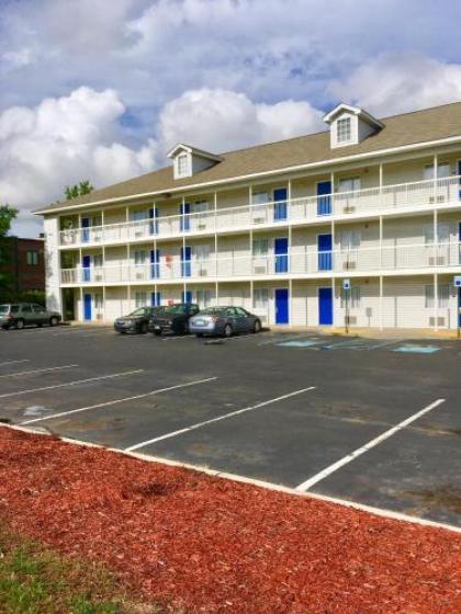 InTown Suites Extended Stay Charleston SC - Rivers Ave - image 3