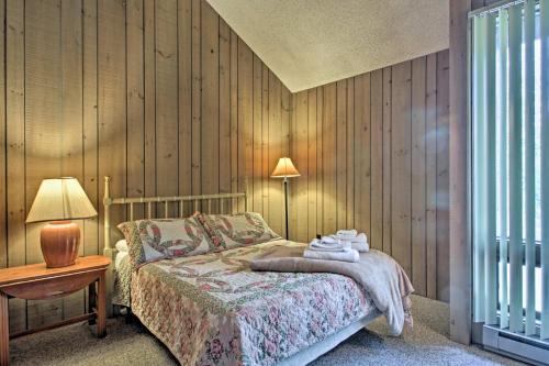 All-Season North Conway Condo with Private Hot Tub! - image 3