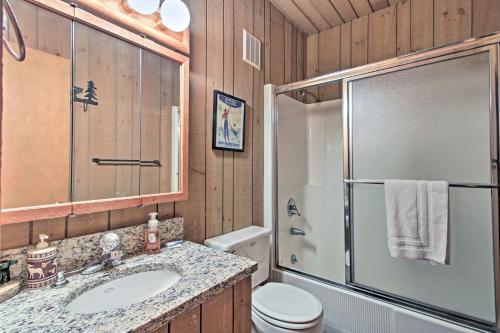 All-Season North Conway Condo with Private Hot Tub! - image 4