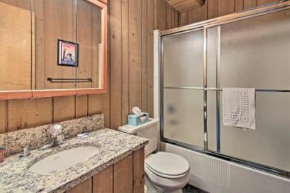 All-Season North Conway Condo with Private Hot Tub! - image 5