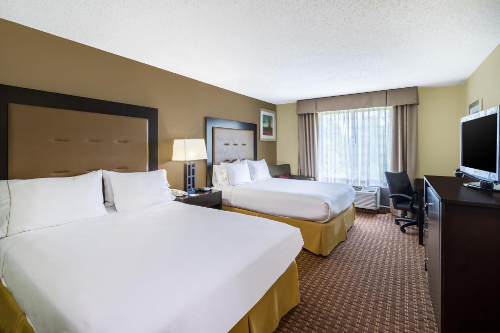 Holiday Inn Express Hotel & Suites-North East an IHG Hotel - image 2