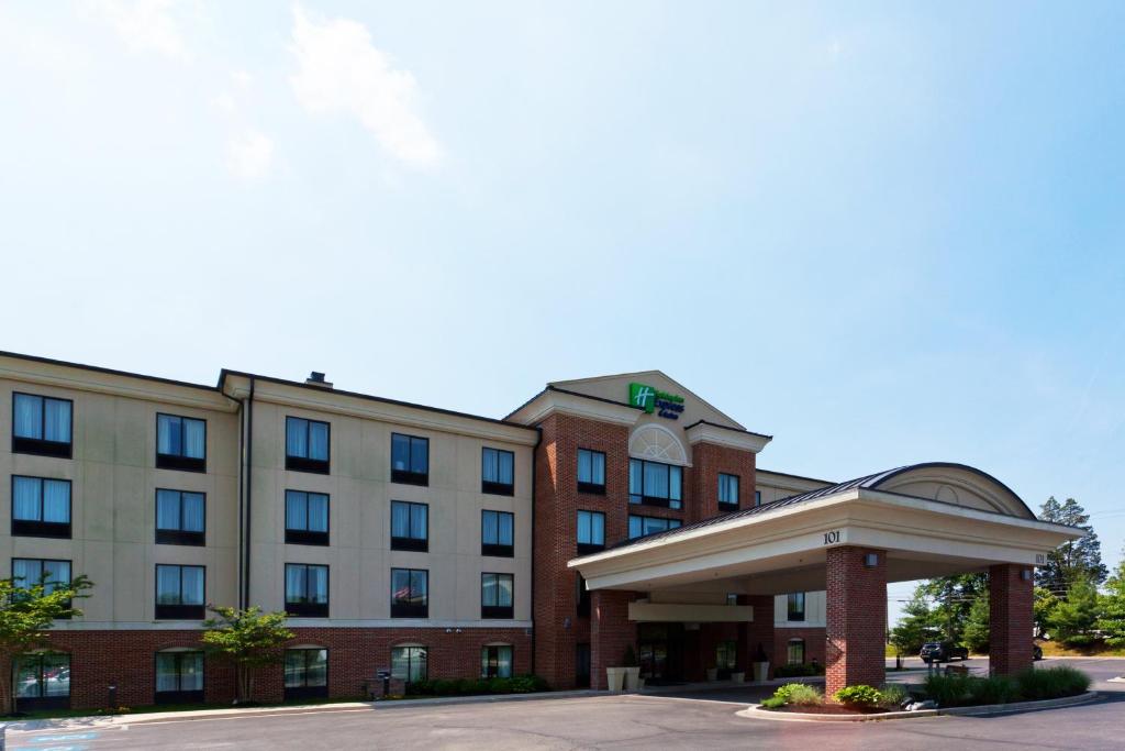 Holiday Inn Express Hotel & Suites-North East an IHG Hotel - image 3