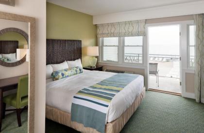 Sea Crest Beach Hotel - image 1