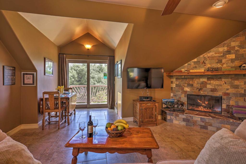 Romantic Yosemite and Bass Lake Retreat with Mtn Views! - image 4