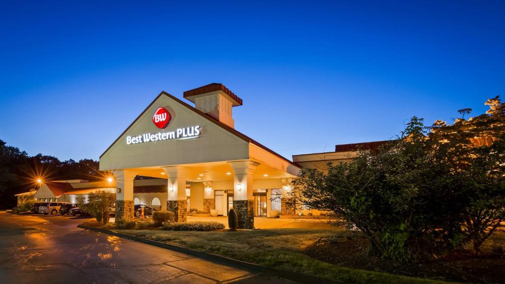 Best Western Plus North Haven Hotel - main image