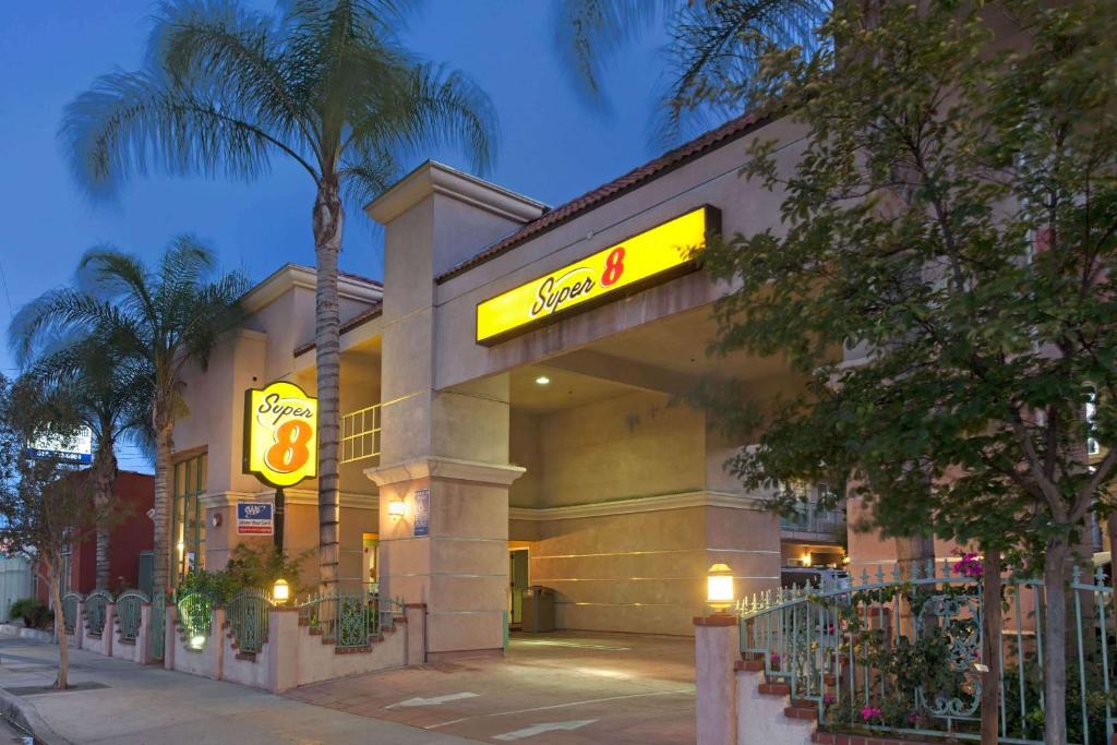 Super 8 by Wyndham North Hollywood - main image