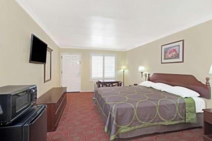 Super 8 by Wyndham North Hollywood - image 10