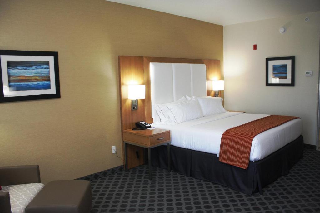 Holiday Inn Express North Hollywood - Burbank Area an IHG Hotel - image 4