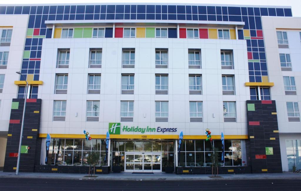 Holiday Inn Express North Hollywood - Burbank Area an IHG Hotel - image 6