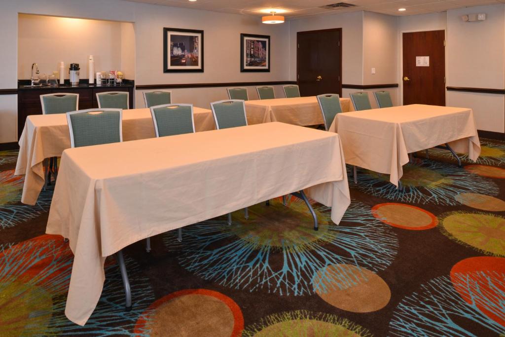 Holiday Inn Express Hotel & Suites Youngstown - North Lima/Boardman an IHG Hotel - image 7