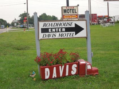 Davis Motel - image 8