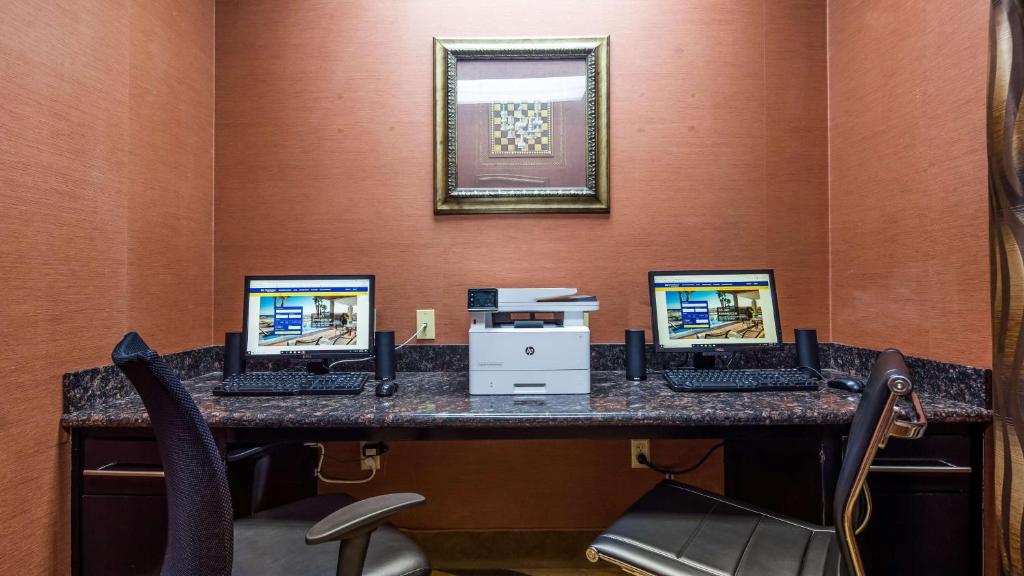 Best Western Plus JFK Inn & Suites - image 3