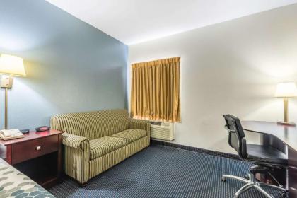 Econo Lodge Inn & Suites Pritchard Road North Little Rock - image 9