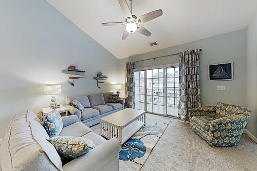 Beautiful Barefoot Golf Condo with Pool & Tennis condo - main image