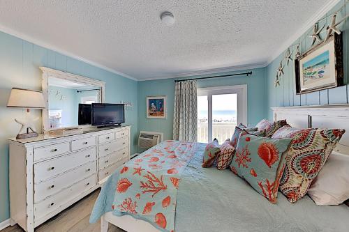 End-Unit Ocean Pier Condo with Ocean Views & Pool condo - image 3