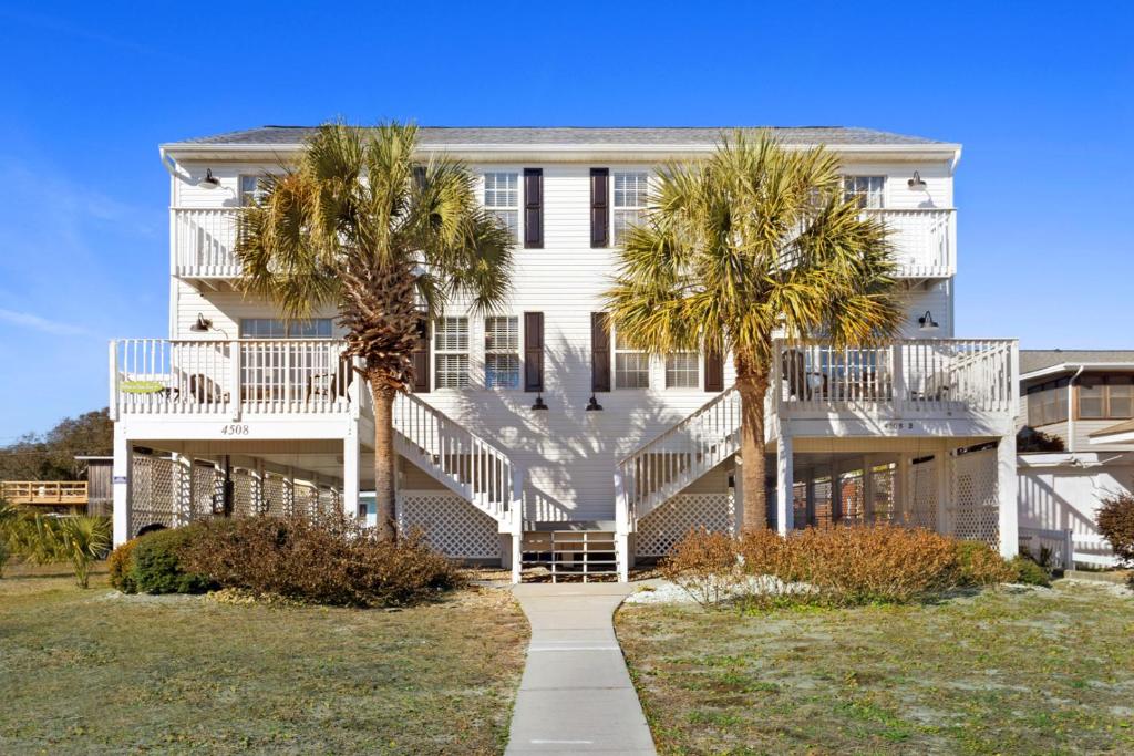 Cottage on Ocean Boulevard - main image