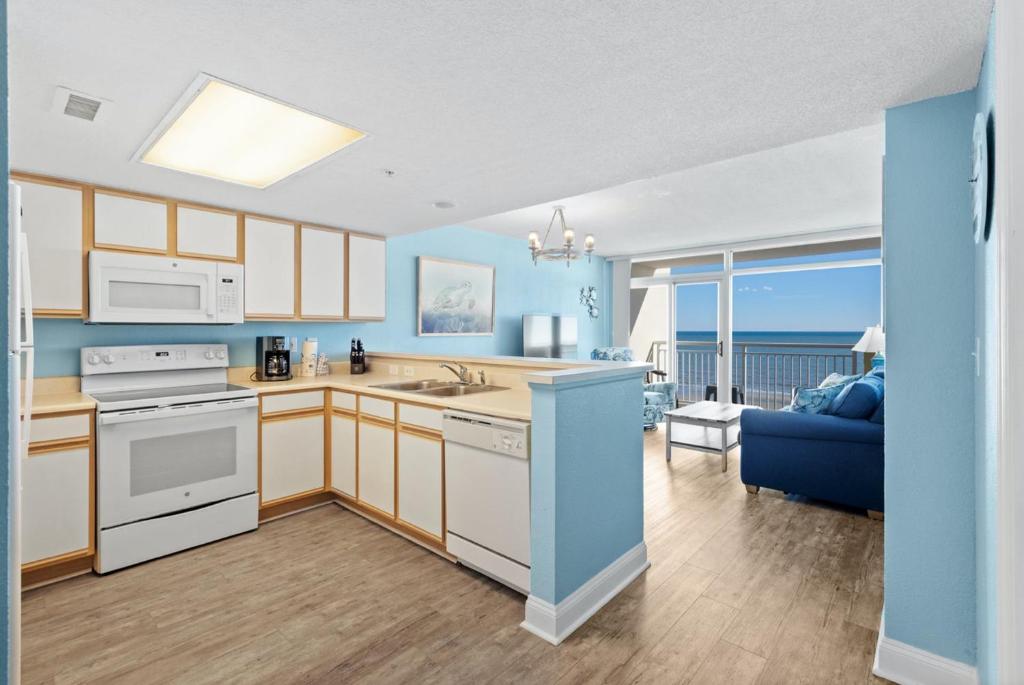 Baywatch Resort 508 - Budget friendly 2 bedroom unit overlooking the ocean - image 6