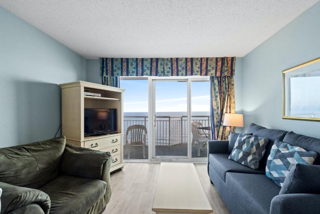 Baywatch Resort 1632 - Budget friendly 2 bedroom unit overlooking the ocean - main image