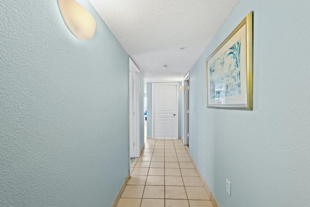 Baywatch Resort 1632 - Budget friendly 2 bedroom unit overlooking the ocean - image 7