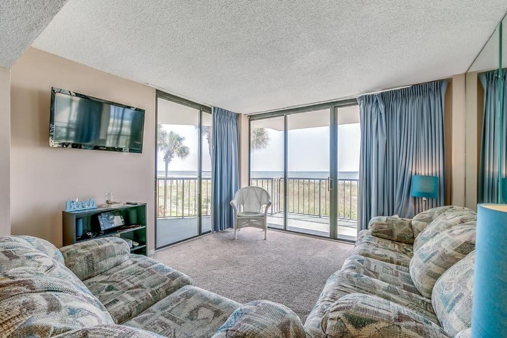 Crescent Sands CB D1 - Bright and spacious oceanfront unit and an outdoor pool - main image