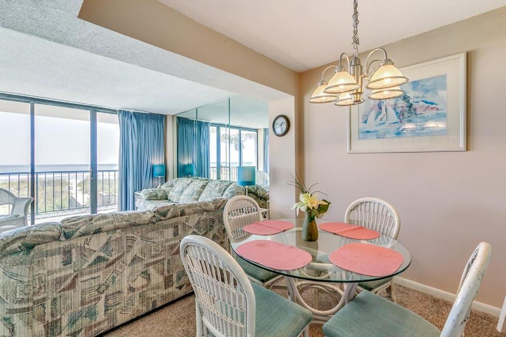 Crescent Sands CB D1 - Bright and spacious oceanfront unit and an outdoor pool - image 5