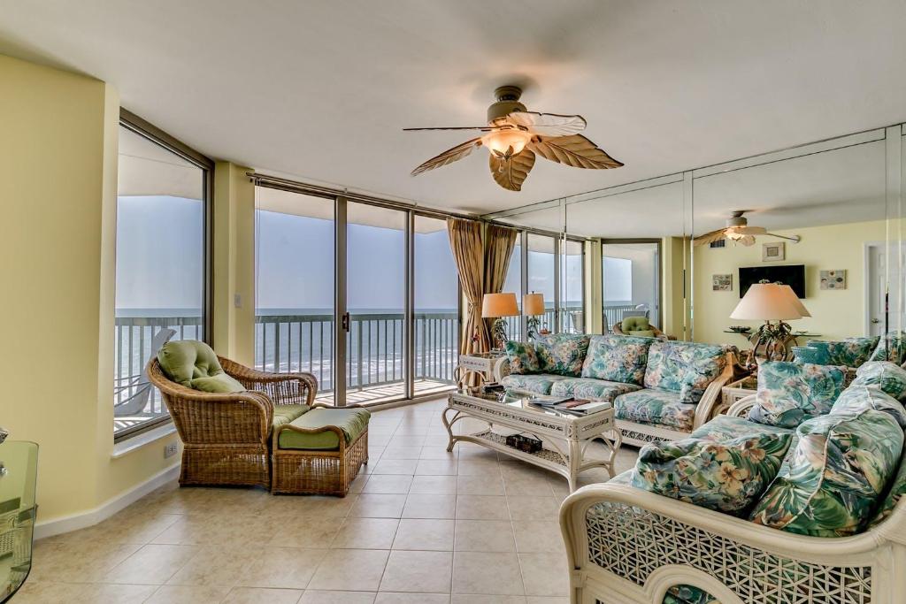 Emerald Cove 7C - Tropical oceanfront spacious condo and outdoor hot tub - image 3