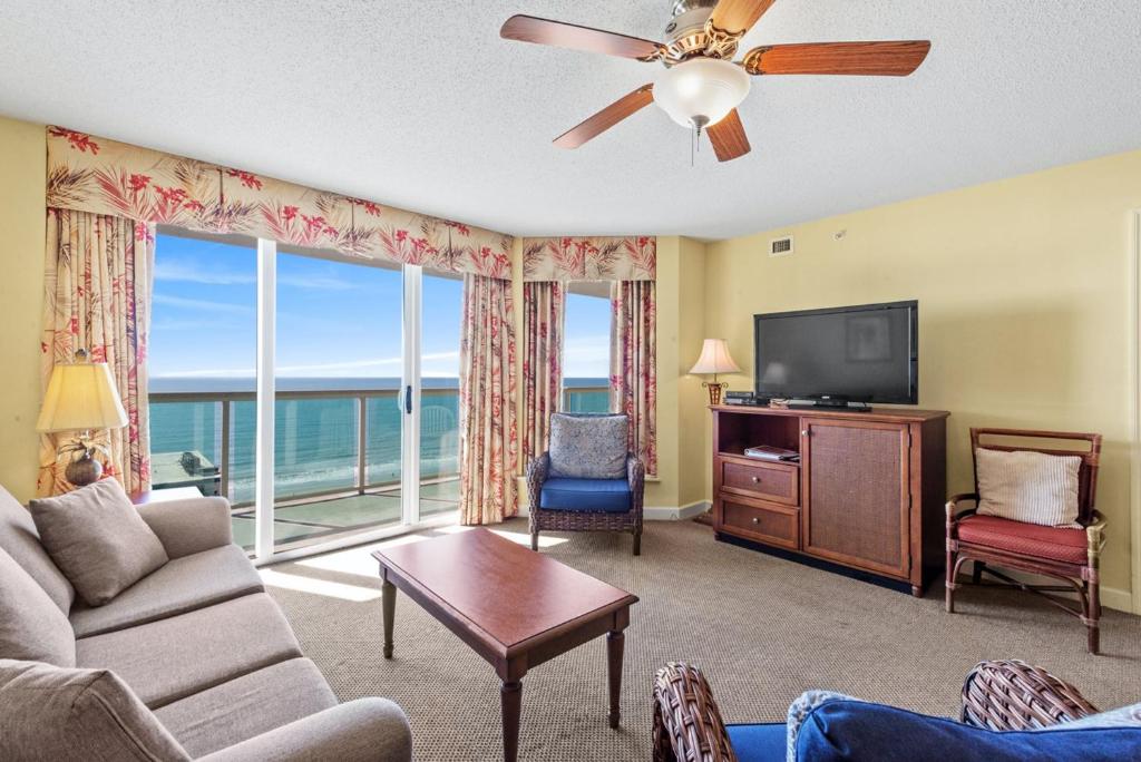 Malibu Pointe 1105 - Perfect 3 bedroom condo just across from the beach - main image