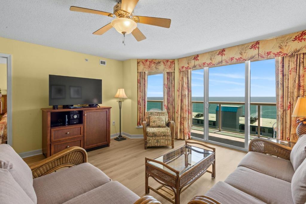 Malibu Pointe 1103 - Updated condo with jacuzzi tub and indoor lazy river - main image