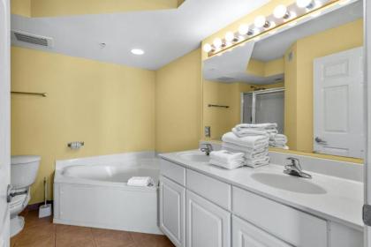 Malibu Pointe 1103 - Updated condo with jacuzzi tub and indoor lazy river - image 11