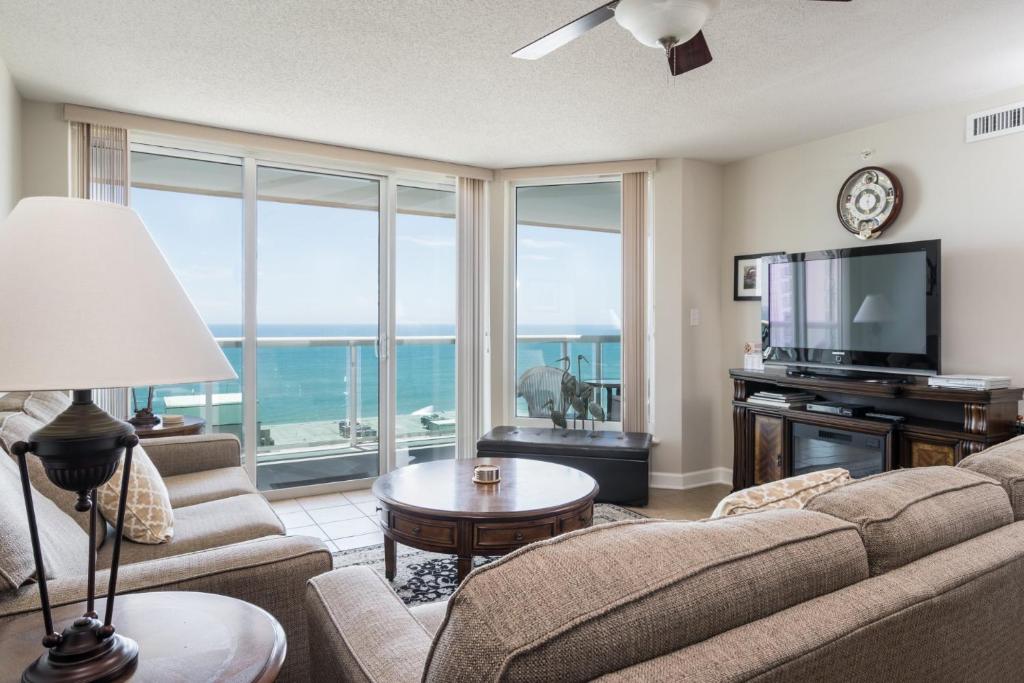 Malibu Pointe 1201 - Beautifully furnished 3 bedroom condo oozes upmarket charm - main image