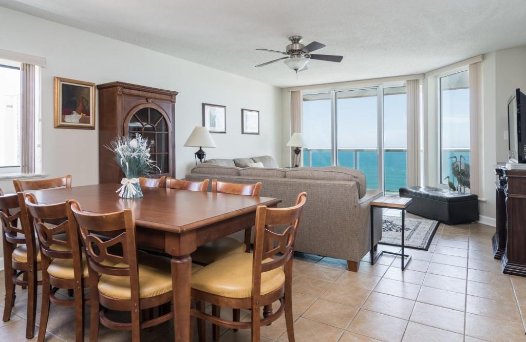 Malibu Pointe 1201 - Beautifully furnished 3 bedroom condo oozes upmarket charm - image 2