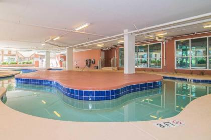 Malibu Pointe 1106 - Modern oceanfront unit with a game room and indoor pools - image 11