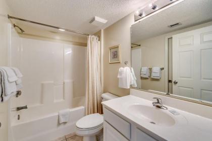 North Shore Villas - Open and light cozy condo jacuzzi tub and lazy river - image 15