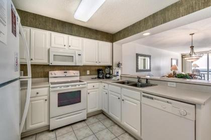 North Shore Villas - Open and light cozy condo jacuzzi tub and lazy river - image 5