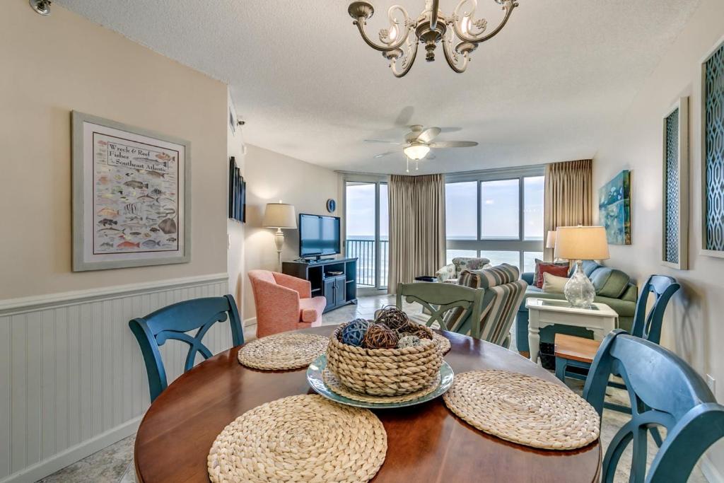 Pinnacle 405 - Updated oceanfront condo with a large soaking tub and a sundeck - image 5