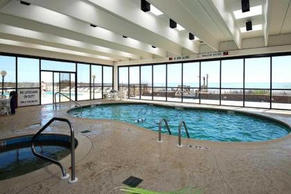 Waterpointe II 801 - Corner unit with a whirlpool tub and indoor and outdoor pool - image 17