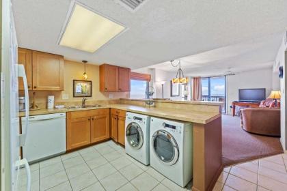 Waterpointe II 801 - Corner unit with a whirlpool tub and indoor and outdoor pool - image 18