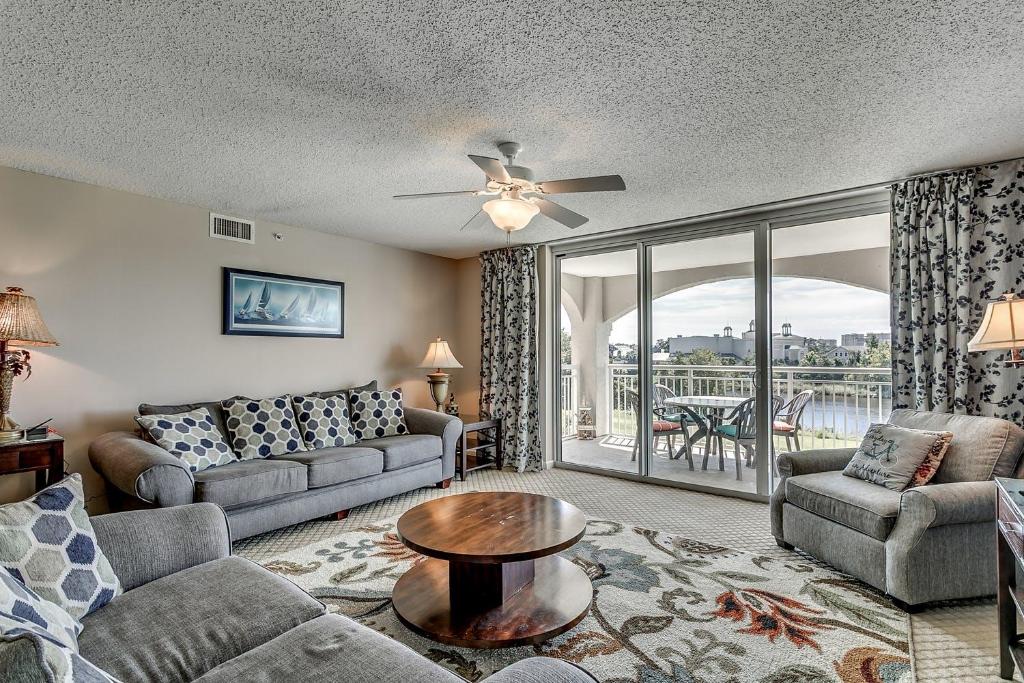 Yacht Club Villas 3 303 - Upscale waterway view condo with an onsite golf course - image 4