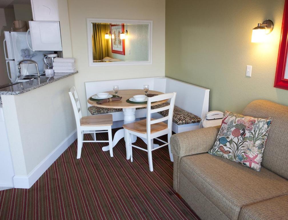 Year-round Oceanfront Suite at Sunny Myrtle Beach - Two Bedroom #1 - image 4