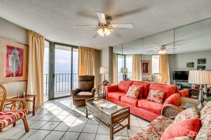 Summit 7E - Bright charming unit with access to an outdoor pool and BBQ grill - image 3