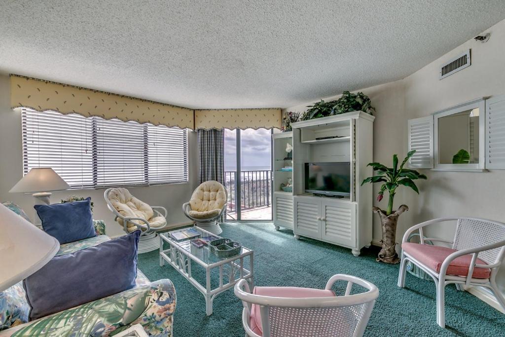 Spinnaker 103 - Upscale condo with free Wifi and access to an outdoor pool - main image