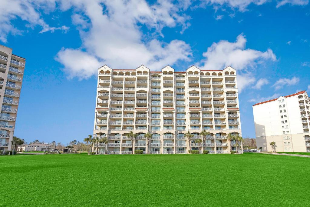 Yacht Club 1 301 Balcony studio waterway view - image 6