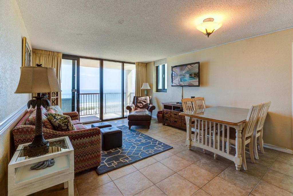 Oceanfront indoor swimming pool sunning area gorgeous oceanfront views secure building - image 2